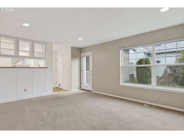 13617 Ne GLENDOVEER Ct, Portland, OR 97230