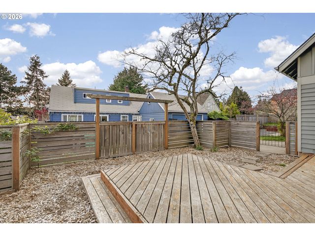 13617 Ne GLENDOVEER Ct, Portland, OR 97230