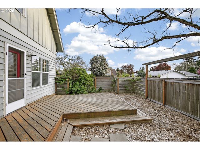 13617 Ne GLENDOVEER Ct, Portland, OR 97230