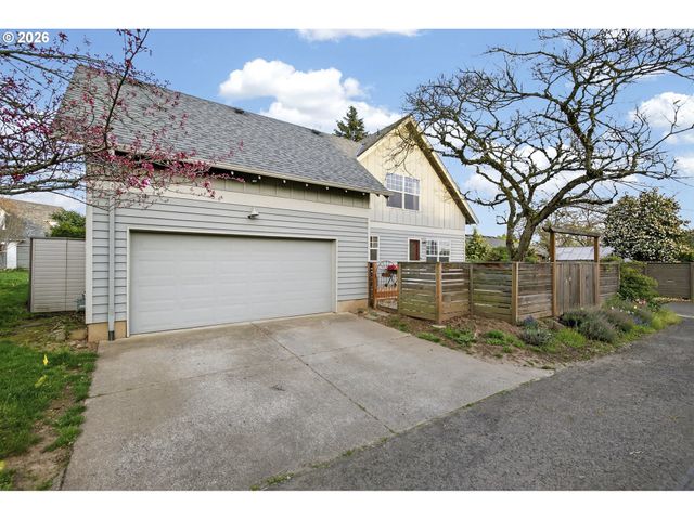 13617 Ne GLENDOVEER Ct, Portland, OR 97230