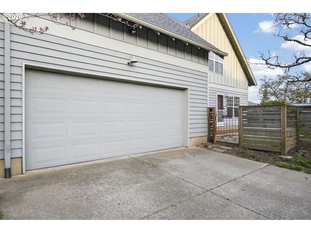 13617 Ne GLENDOVEER Ct, Portland, OR 97230