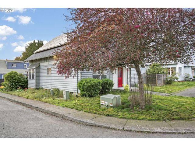 13617 Ne GLENDOVEER Ct, Portland, OR 97230