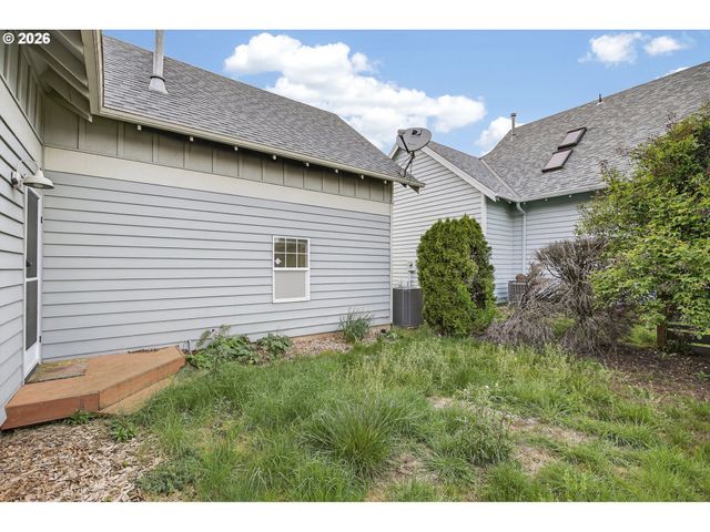 13617 Ne GLENDOVEER Ct, Portland, OR 97230