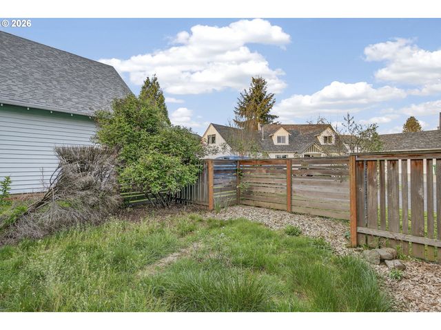 13617 Ne GLENDOVEER Ct, Portland, OR 97230