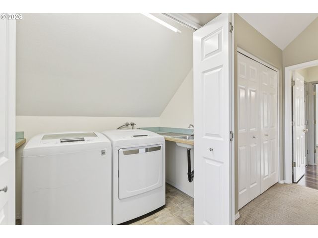 13617 Ne GLENDOVEER Ct, Portland, OR 97230