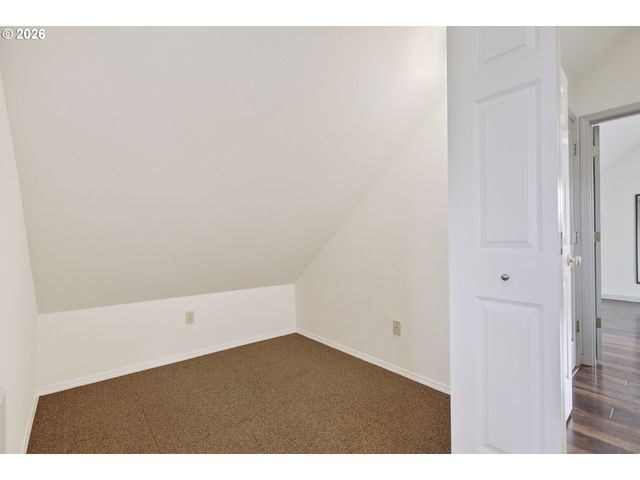 13617 Ne GLENDOVEER Ct, Portland, OR 97230