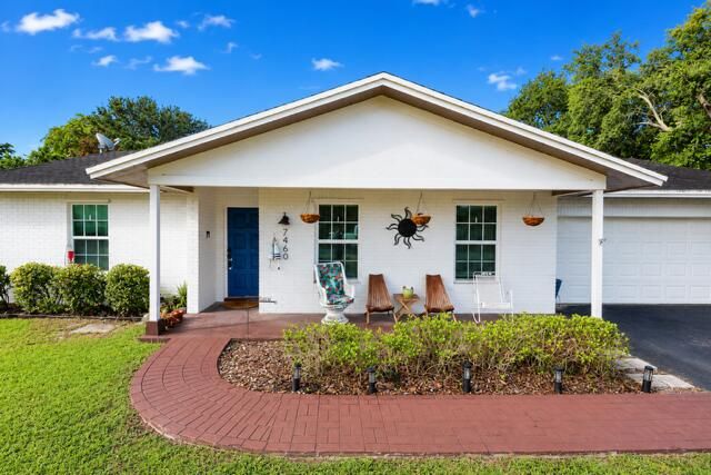 7460 SW 42nd Place, Davie, FL 33314