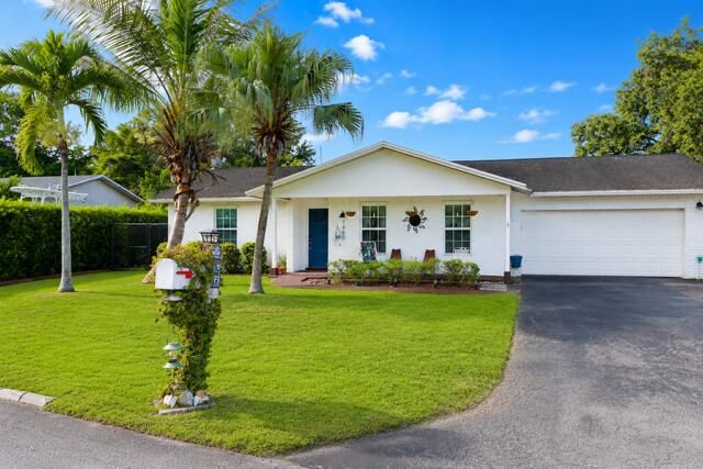 7460 SW 42nd Place, Davie, FL 33314