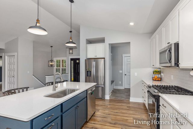6310 Bentley Drive NE, Belmont, MI 49306