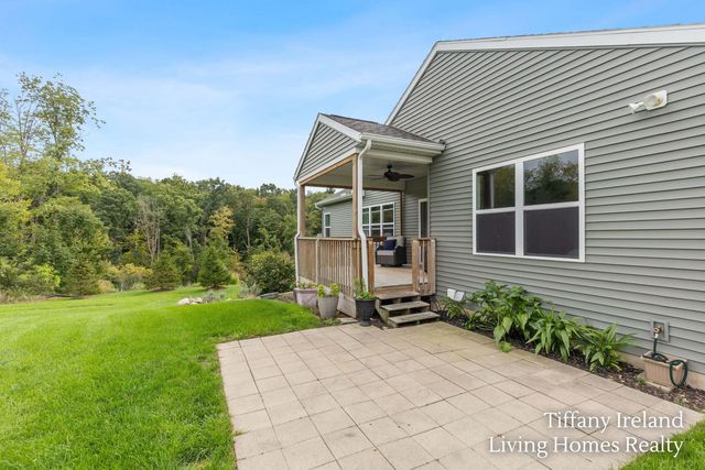 6310 Bentley Drive NE, Belmont, MI 49306