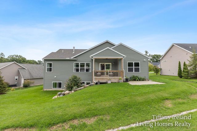 6310 Bentley Drive NE, Belmont, MI 49306