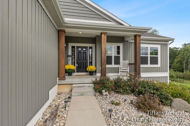 6310 Bentley Drive NE, Belmont, MI 49306