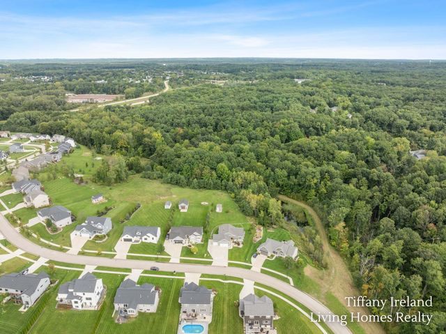 6310 Bentley Drive NE, Belmont, MI 49306