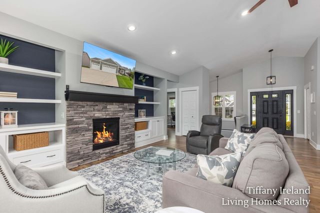 6310 Bentley Drive NE, Belmont, MI 49306
