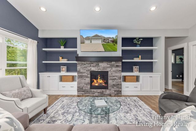 6310 Bentley Drive NE, Belmont, MI 49306