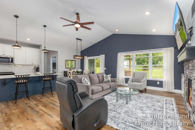 6310 Bentley Drive NE, Belmont, MI 49306