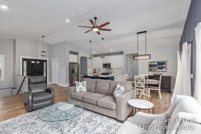 6310 Bentley Drive NE, Belmont, MI 49306