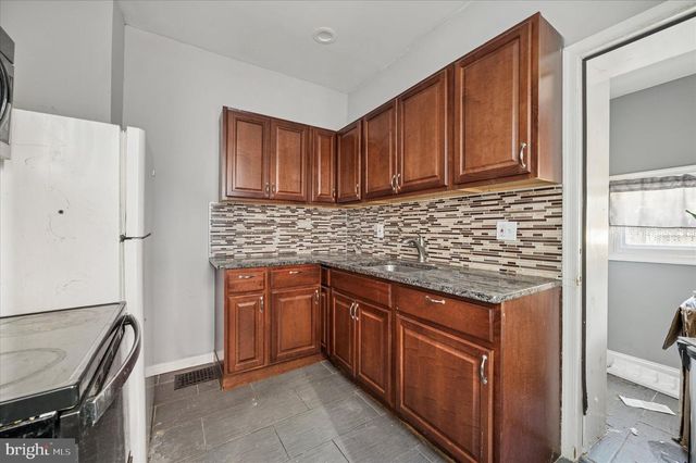 809 E LOCUST AVE, Philadelphia, PA 19138