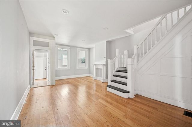 809 E LOCUST AVE, Philadelphia, PA 19138