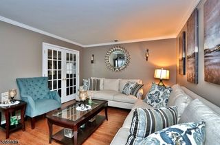 8 Winfield Ct, Fairfield Twp., NJ 07004