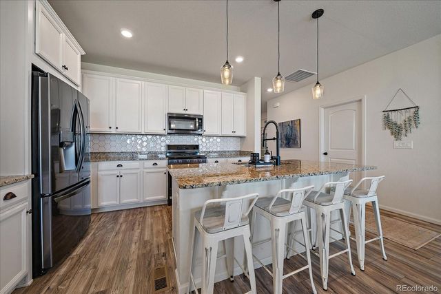 849 N Vandriver Way, Aurora, CO 80018