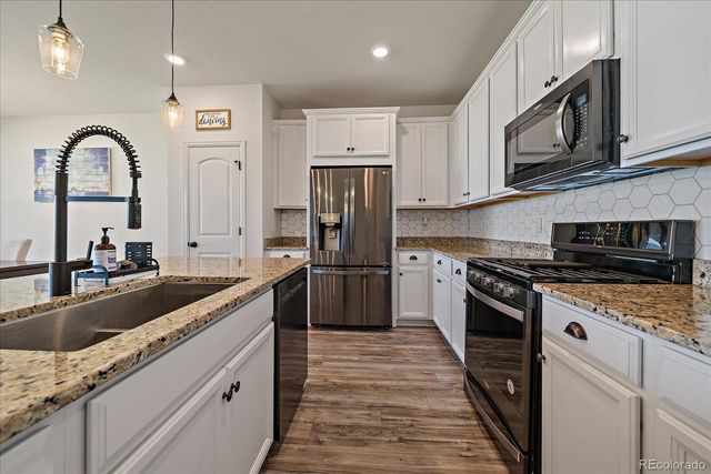 849 N Vandriver Way, Aurora, CO 80018