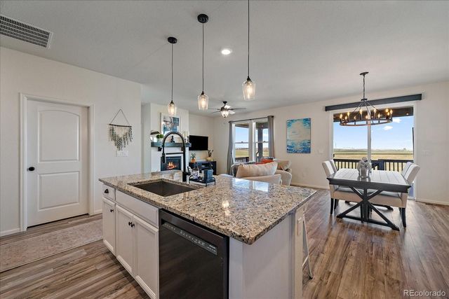 849 N Vandriver Way, Aurora, CO 80018