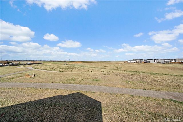 849 N Vandriver Way, Aurora, CO 80018