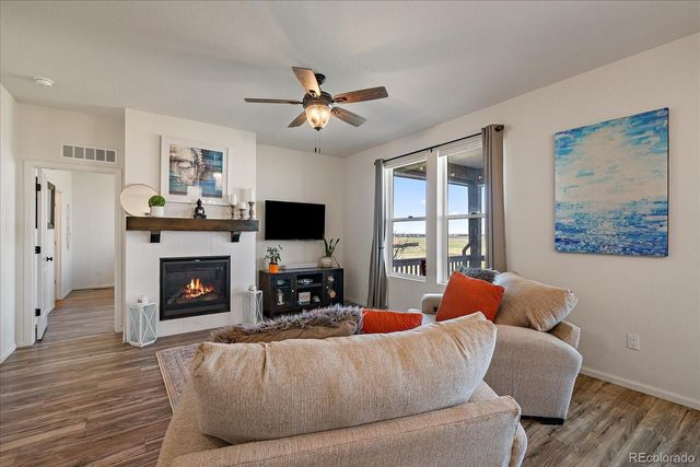 849 N Vandriver Way, Aurora, CO 80018