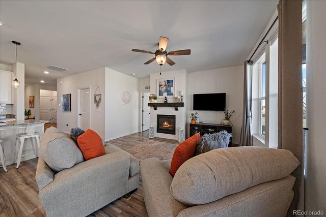 849 N Vandriver Way, Aurora, CO 80018