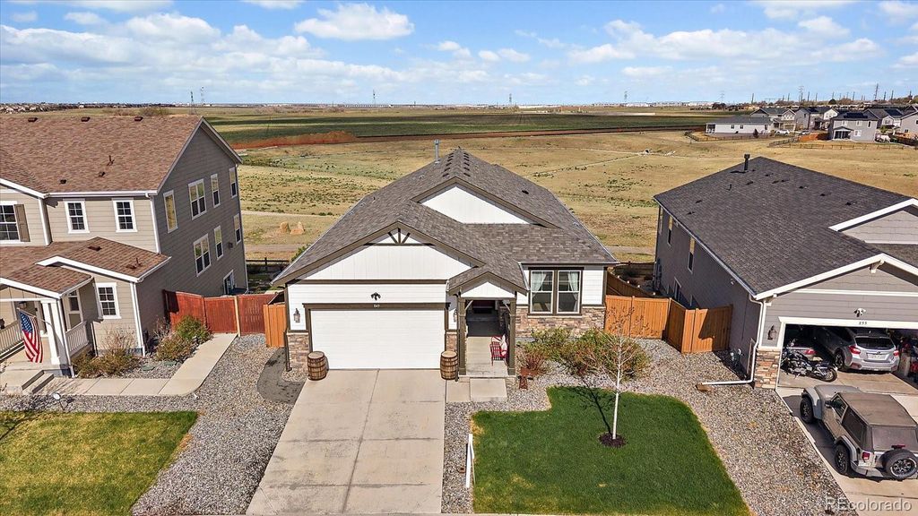 849 N Vandriver Way, Aurora, CO 80018