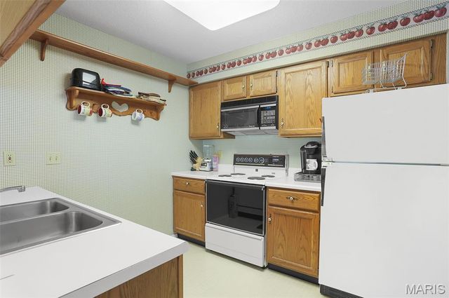 300 Pine Lake Road 9, Collinsville, IL 62234
