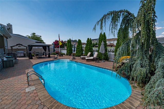 718 Farmers Avenue, Bellmore, NY 11710