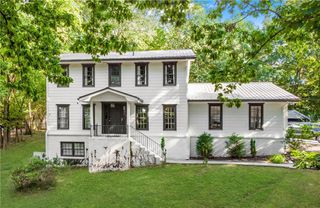 813 Lakeshore Drive, Berkeley Lake, GA 30096