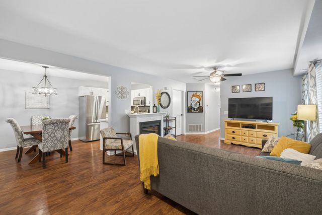 1370 Rock Run Drive 14, Crest Hill, IL 60403