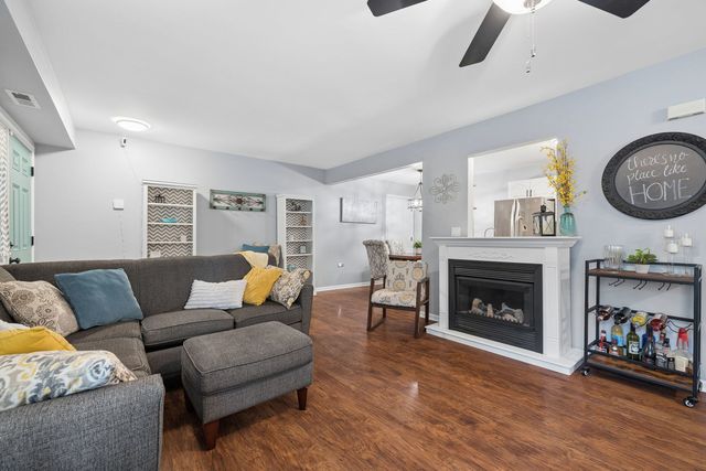1370 Rock Run Drive 14, Crest Hill, IL 60403