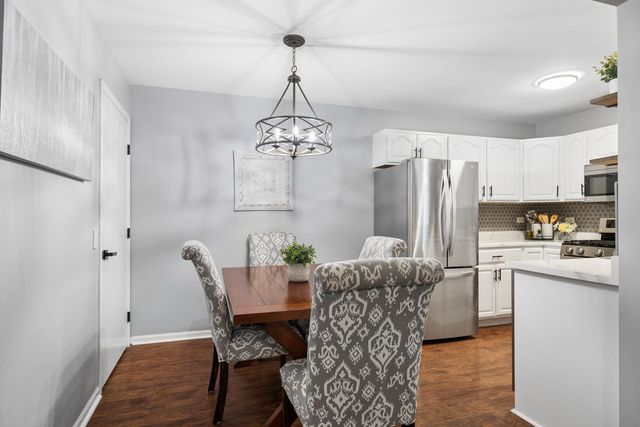 1370 Rock Run Drive 14, Crest Hill, IL 60403
