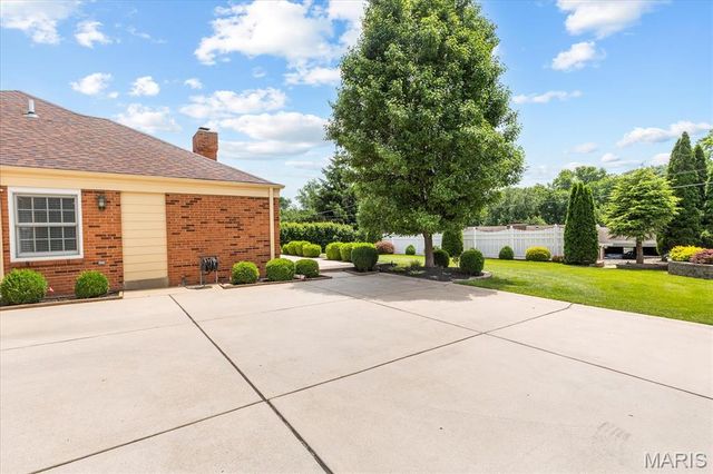 287 Glen Valley Drive, Chesterfield, MO 63017