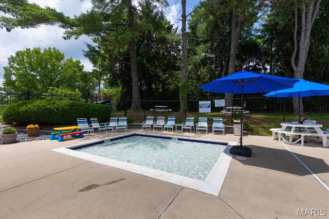 287 Glen Valley Drive, Chesterfield, MO 63017