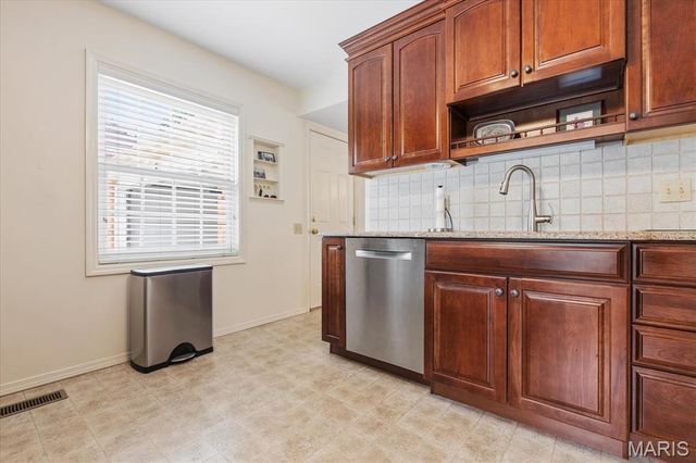 287 Glen Valley Drive, Chesterfield, MO 63017