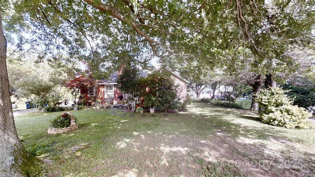 21 Maple Avenue, Candler, NC 28715