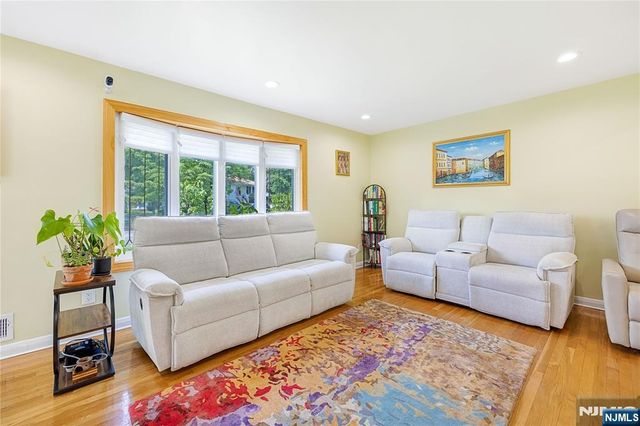 1607 Broad Street, Bloomfield, NJ 07003
