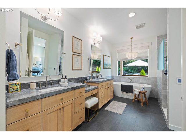 3410 Nw MCMASTER Dr, Camas, WA 98607
