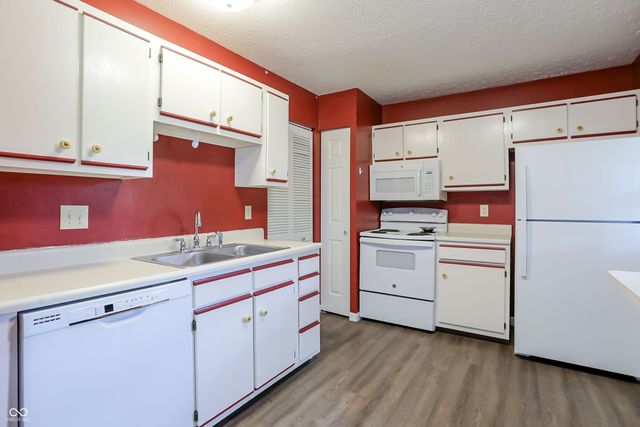 2745 S Pine Meadows Drive, Bloomington, IN 47403