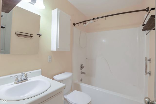 2745 S Pine Meadows Drive, Bloomington, IN 47403