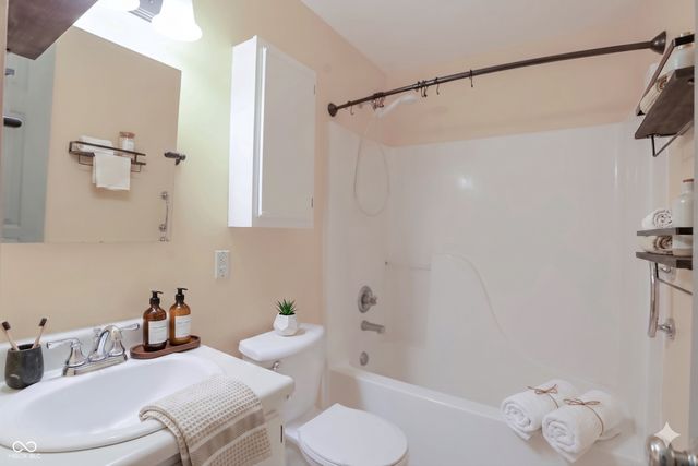 2745 S Pine Meadows Drive, Bloomington, IN 47403