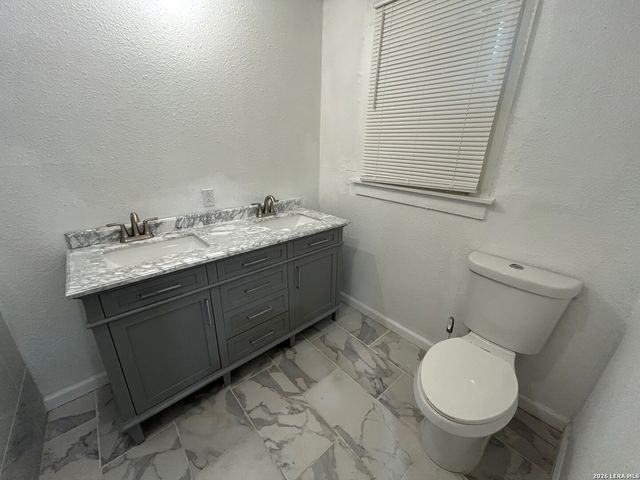 2623 W HOUSTON ST, San Antonio, TX 78207
