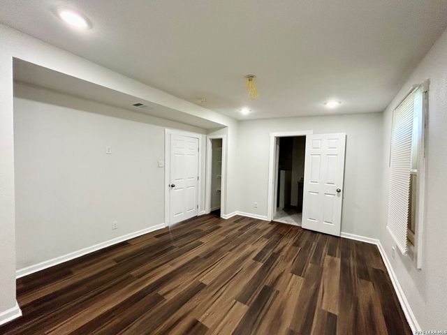 2623 W HOUSTON ST, San Antonio, TX 78207