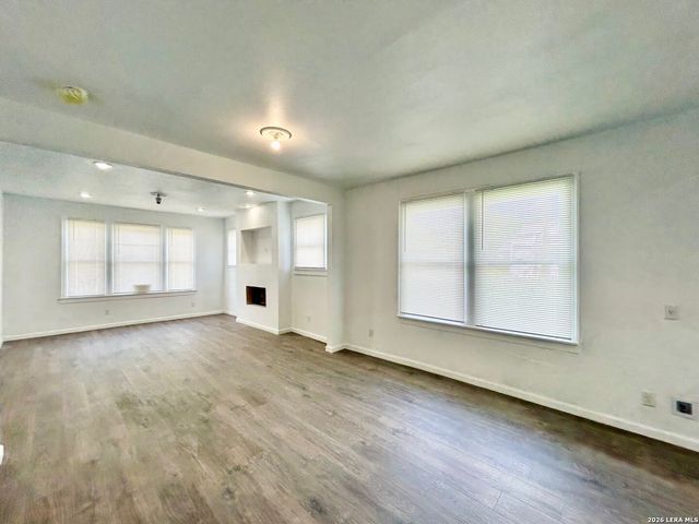 2623 W HOUSTON ST, San Antonio, TX 78207