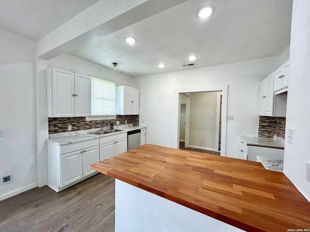 2623 W HOUSTON ST, San Antonio, TX 78207